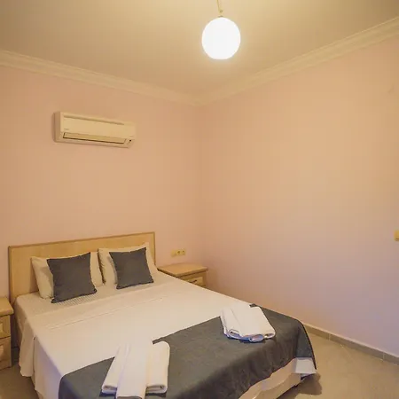 Ovacikta 6 Kisilik Oezel Havuzlu Royal 2 Vila *