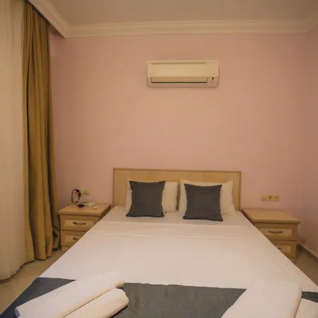 Vilă Ovacikta 6 Kisilik Oezel Havuzlu Royal 2 *
