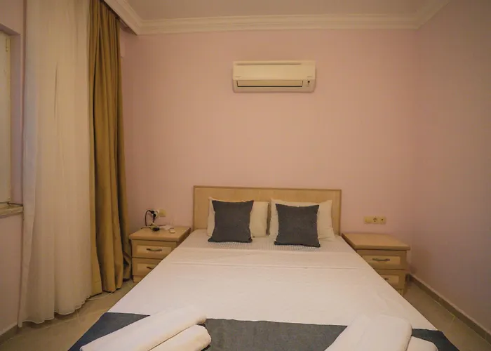 فيلة Ovacikta 6 Kisilik Oezel Havuzlu Royal 2 *