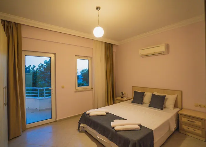 Ovacikta 6 Kisilik Oezel Havuzlu Royal 2 * فتحية