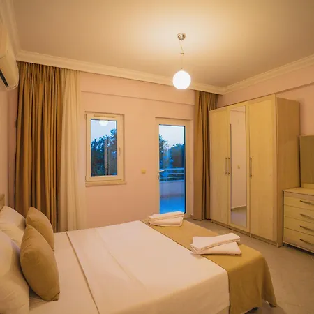 Ovacikta 6 Kisilik Oezel Havuzlu Royal 2 Villa