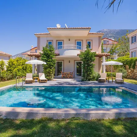 Ovacikta 6 Kisilik Oezel Havuzlu Royal 2 Villa *