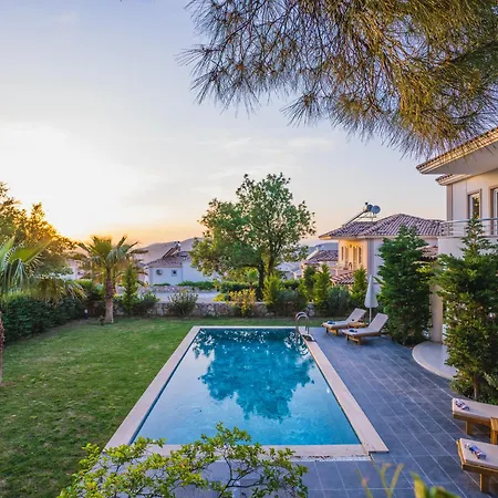 Ovacıkta 6 Kişilik özel Havuzlu Royal 2