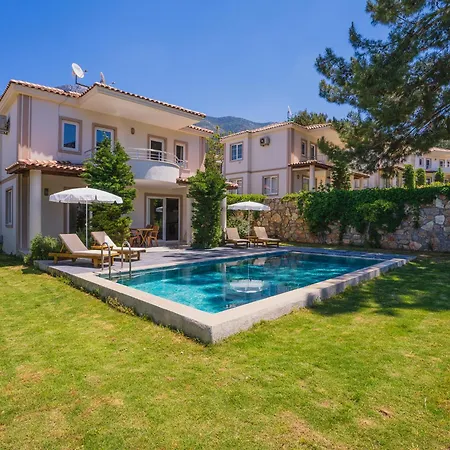 Ovacikta 6 Kisilik Oezel Havuzlu Royal 2 Villa