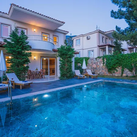 Ovacikta 6 Kisilik Oezel Havuzlu Royal 2 *