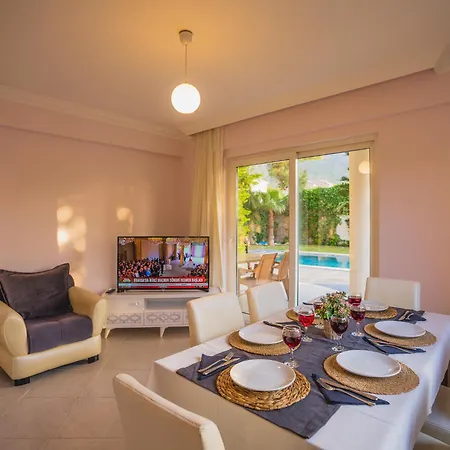 Villa Ovacıkta 6 Kişilik özel Havuzlu Royal 2 Fethiye