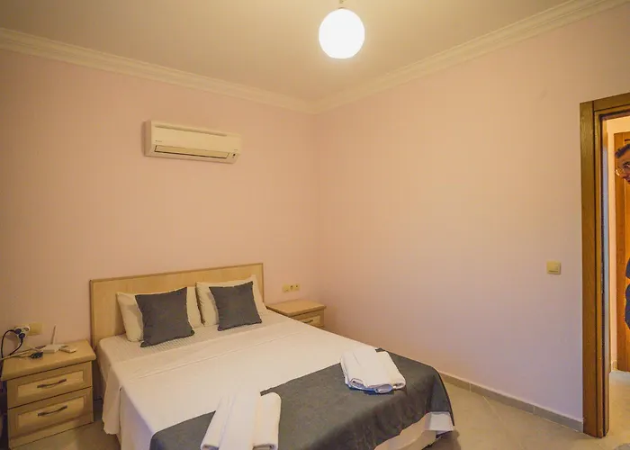 Ovacikta 6 Kisilik Oezel Havuzlu Royal 2 Vilă *