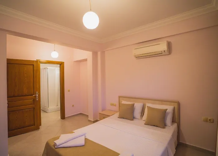 Ovacikta 6 Kisilik Oezel Havuzlu Royal 2 Villa *