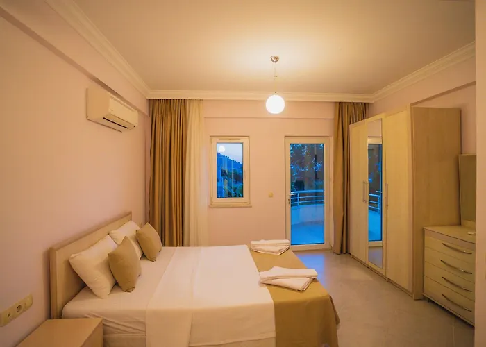 Ovacikta 6 Kisilik Oezel Havuzlu Royal 2 Villa