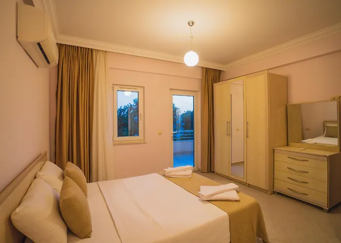 Ovacikta 6 Kisilik Oezel Havuzlu Royal 2 Vilă