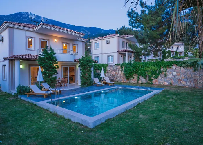 Ovacikta 6 Kisilik Oezel Havuzlu Royal 2