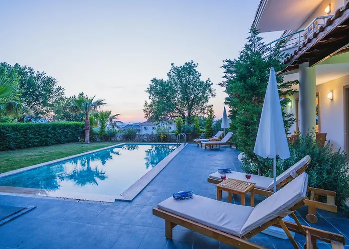 Ovacikta 6 Kisilik Oezel Havuzlu Royal 2 Vilă