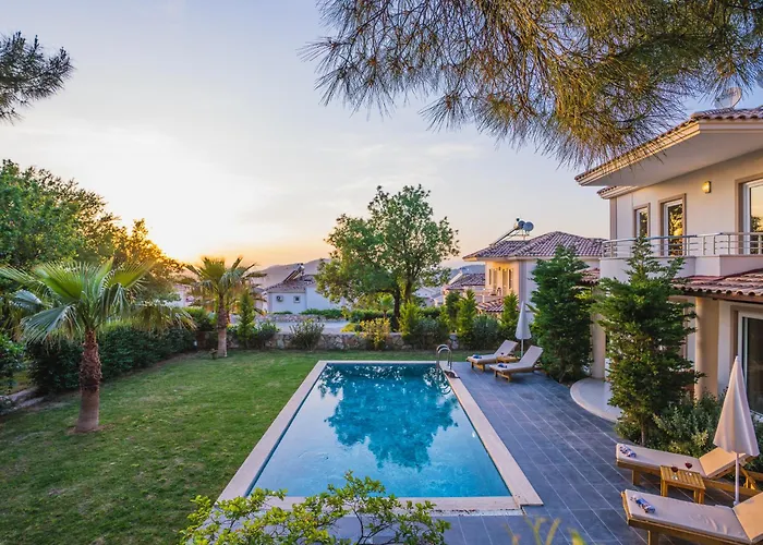 Ovacikta 6 Kisilik Oezel Havuzlu Royal 2